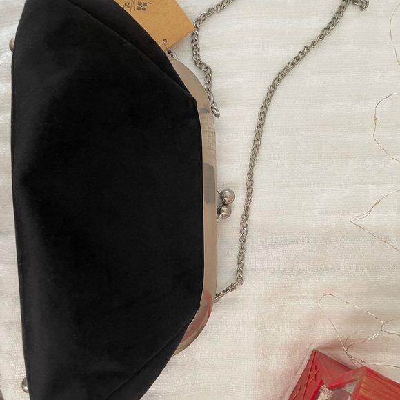 NWT Patricia Nash Mia frame in gorgeous Velvet black with quality chain strap! - Picture 3 of 6